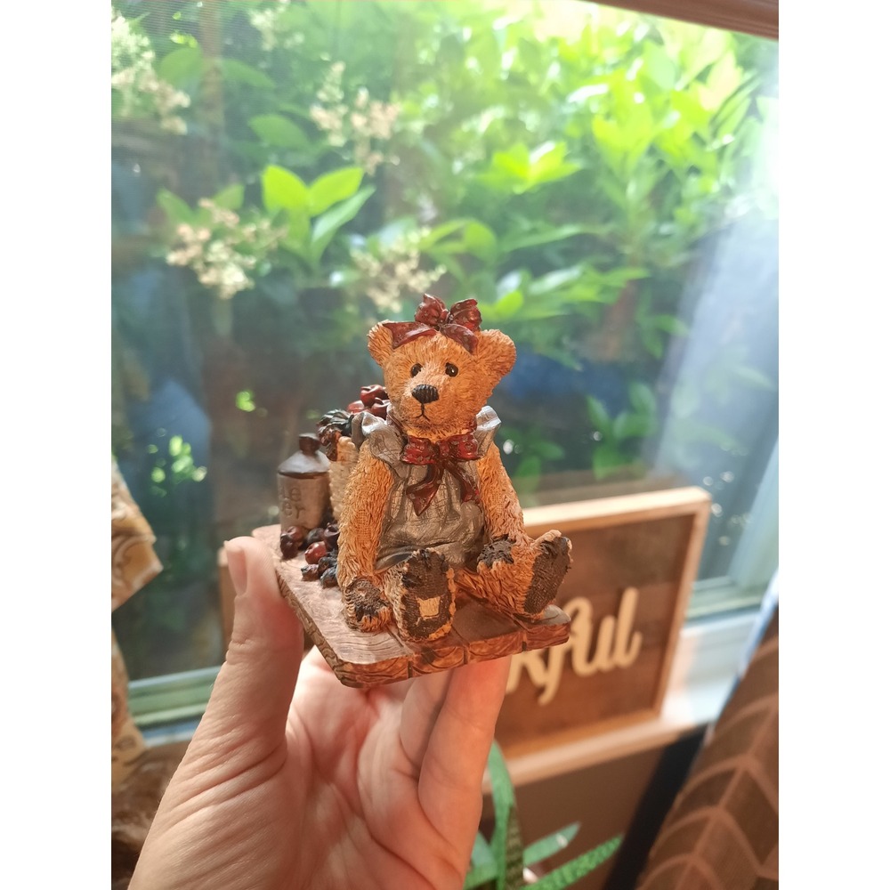 Boyds Bears & Friends 1993 Bailey in the Orchard Lifes Harvest Figurine 2006
